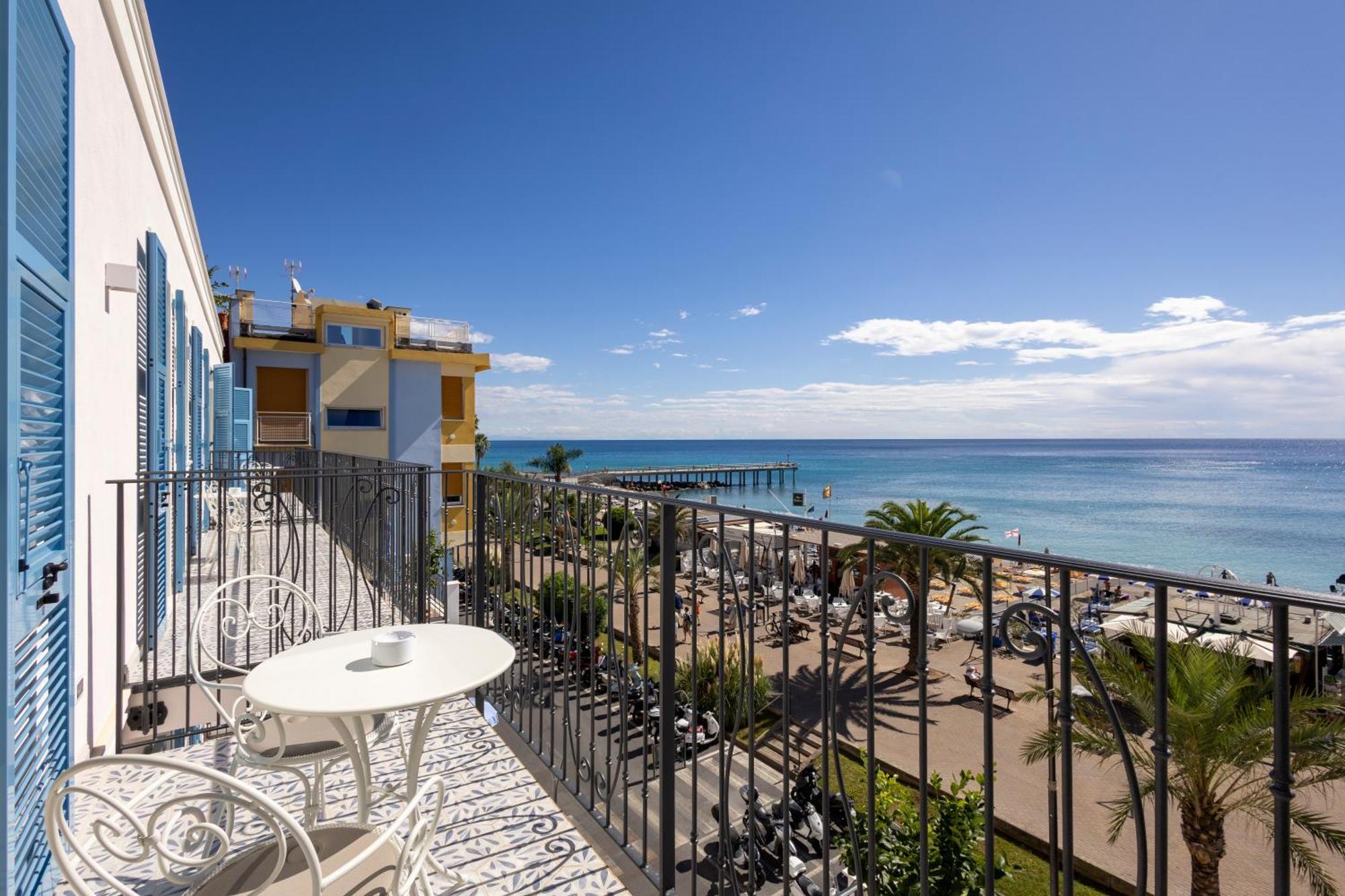 A'Mare Boutique Hotel & Spa Pietra Ligure Buitenkant foto
