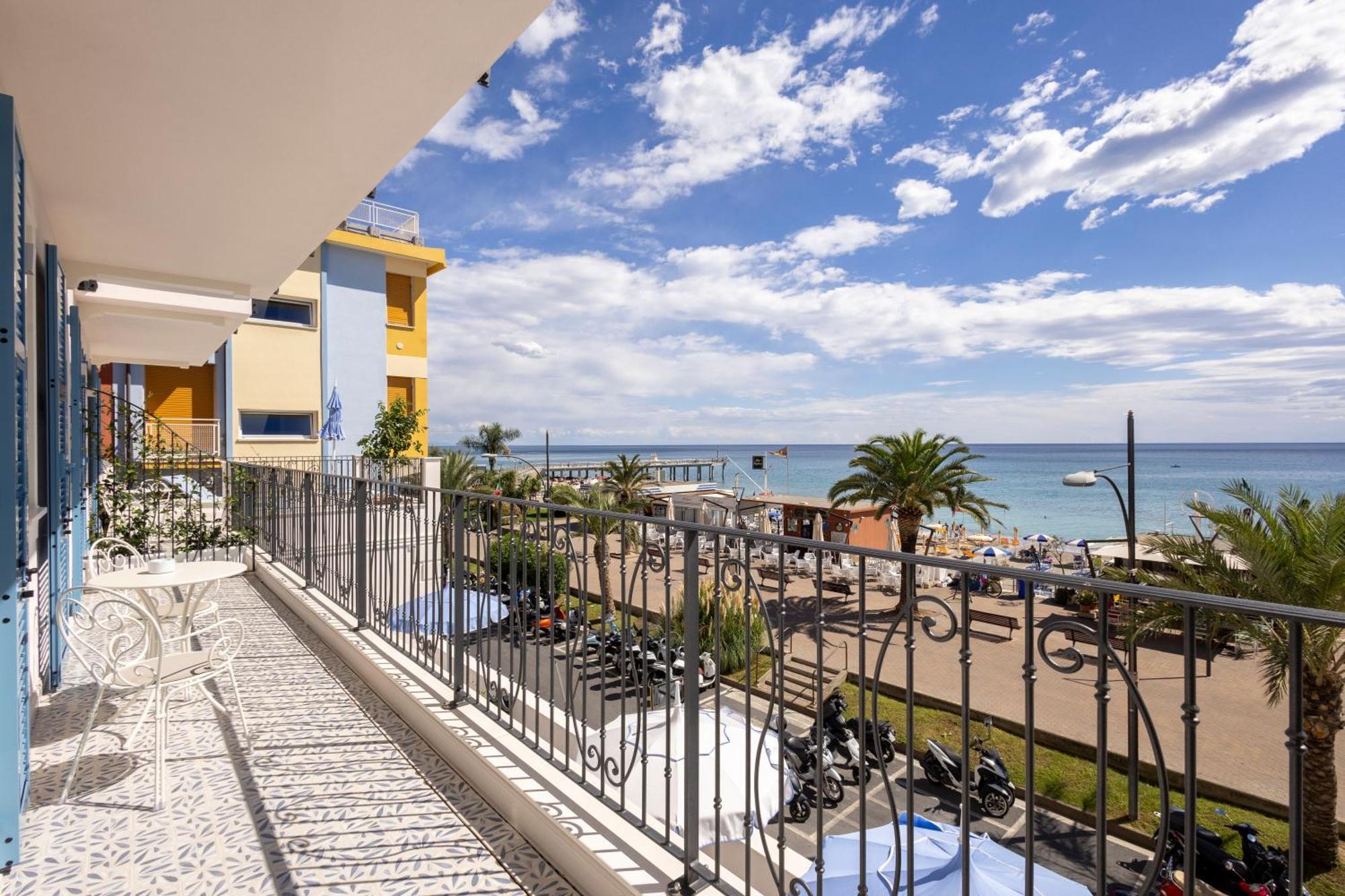 A'Mare Boutique Hotel & Spa Pietra Ligure Buitenkant foto